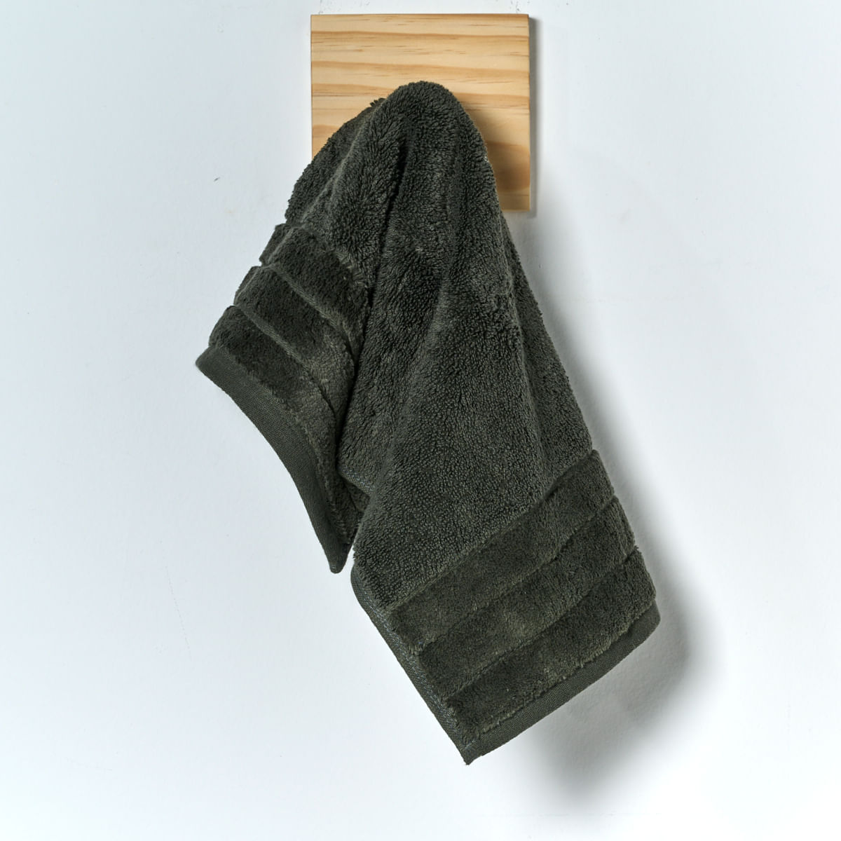 03 11 0056 Toalha Lavabo Seven Hundred Verde Militar 001